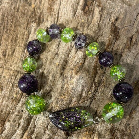 Handmade Purple and Green Resin and Glitter Bracelet and Dangle Earring set - Picture 6 of 7